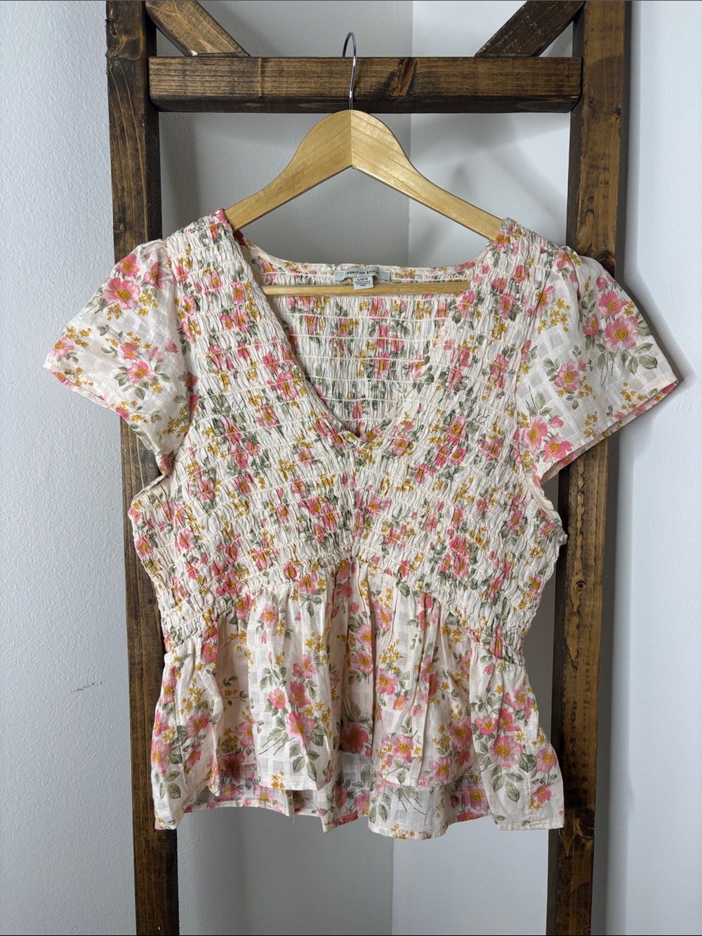 American Eagle Floral Smocked Peplum V Neck Short Sleeve Blouse Size L